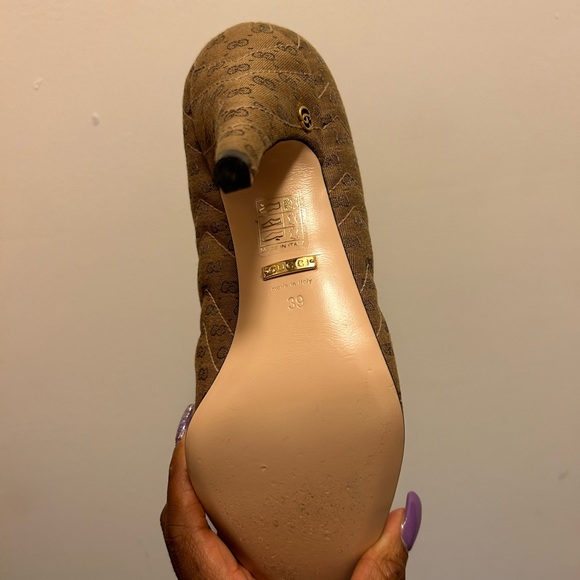 Heel - Picture 2 of 5